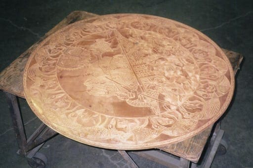 MEDALLION SCULPTURE MADE USING BRASS ALLOY