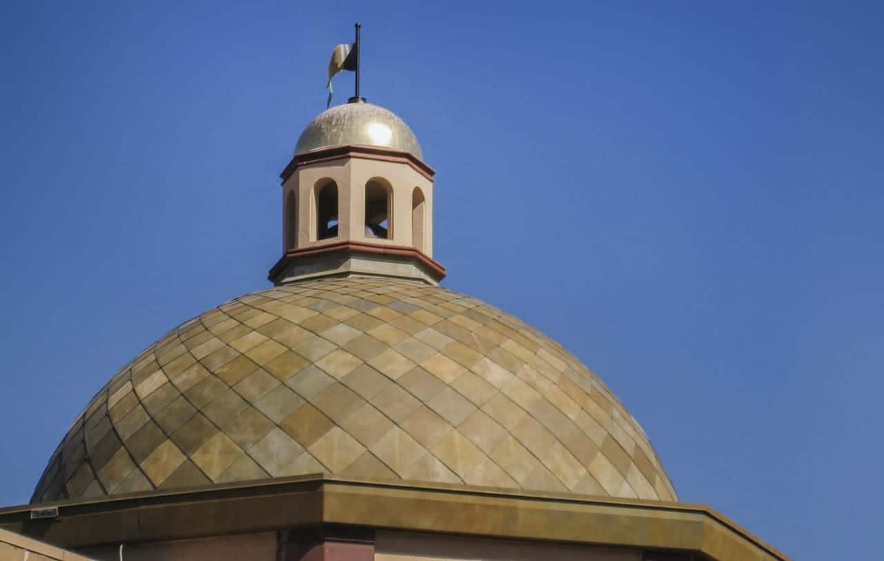ROANO ZINC USED IN A HISTORIC CONTEXT FOR THE DOME ON THE PLAZA.