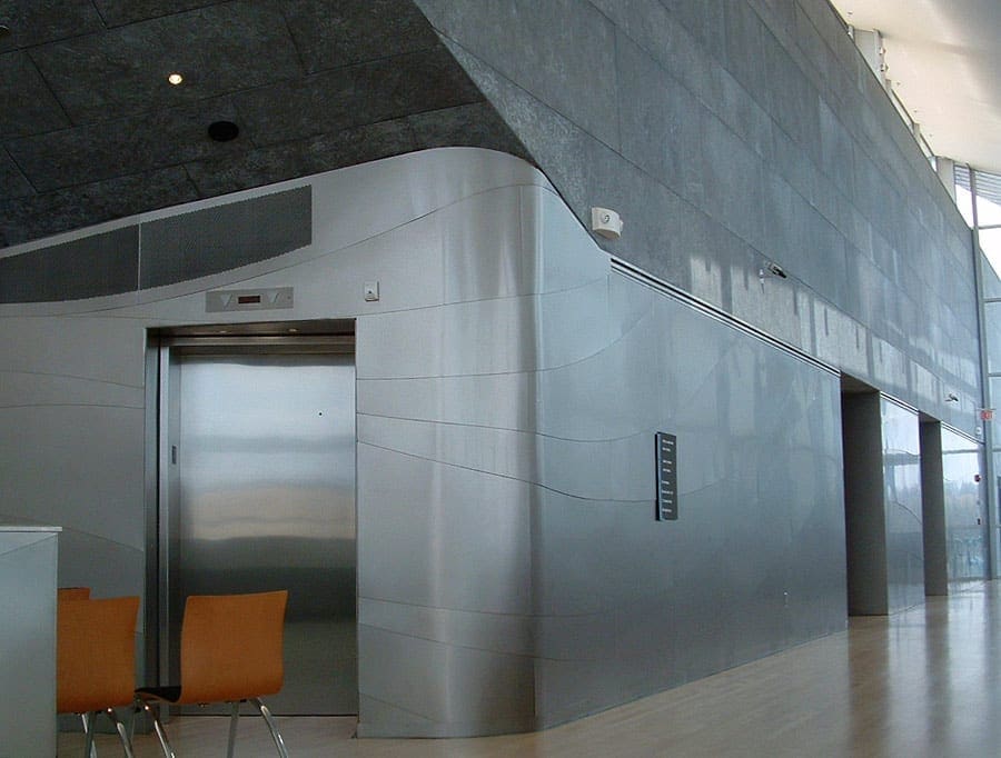 Unique lines made by the interior stainless steel wall-panels.