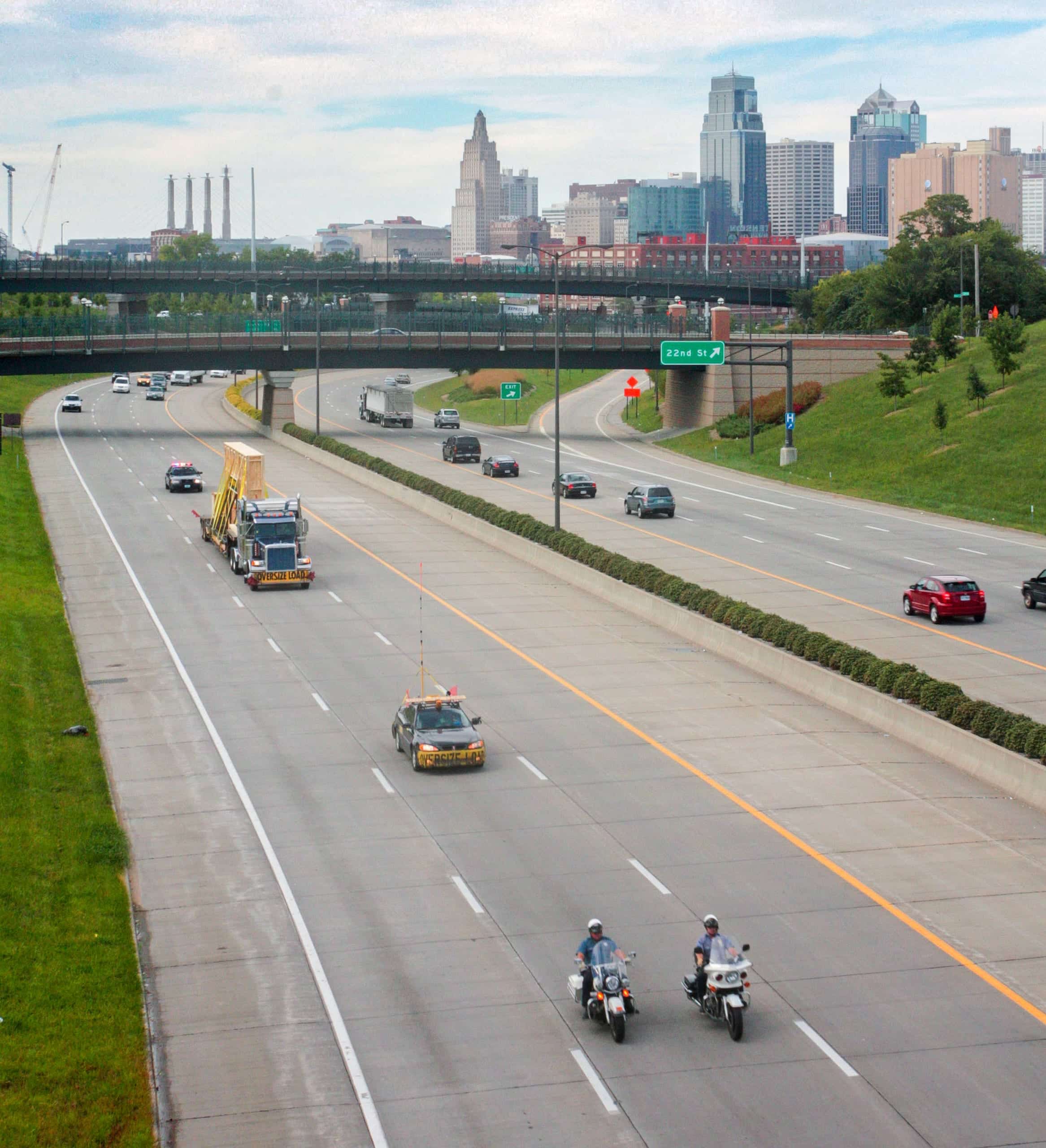 KCPD Officers escort the Memorial to Kansas City limits.