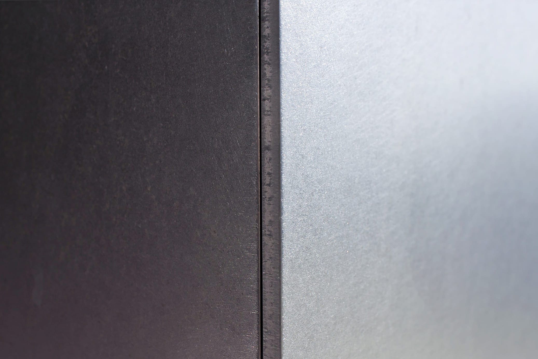 Detail of the Angel Hair® surface used on the stainless steel fins.