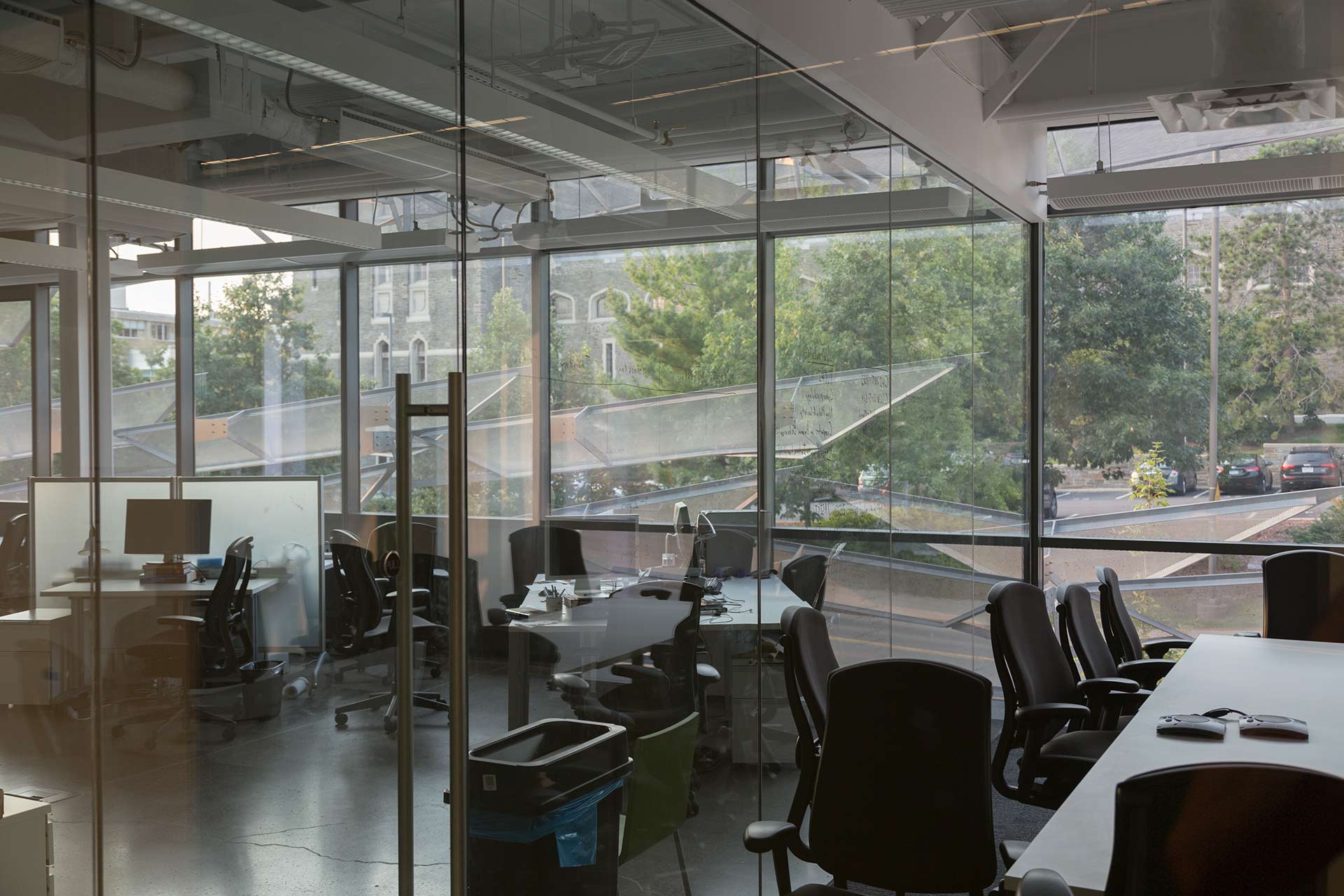 Metal panel system provide the building's offices with natural light and shading.
