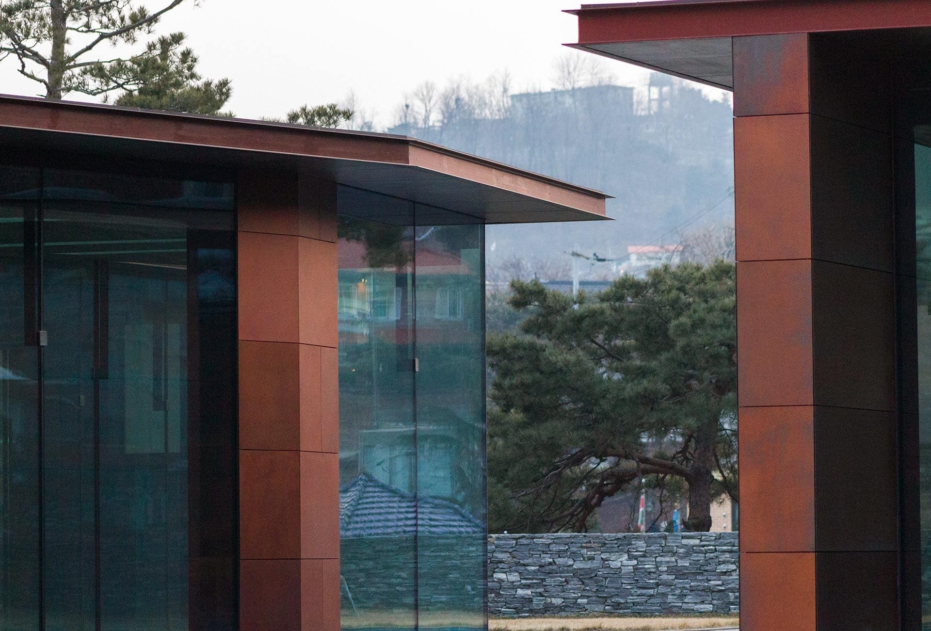 Detail of the copper patina for the Daeyang Gallery and House. Detail of the copper patina for the Daeyang Gallery and House.