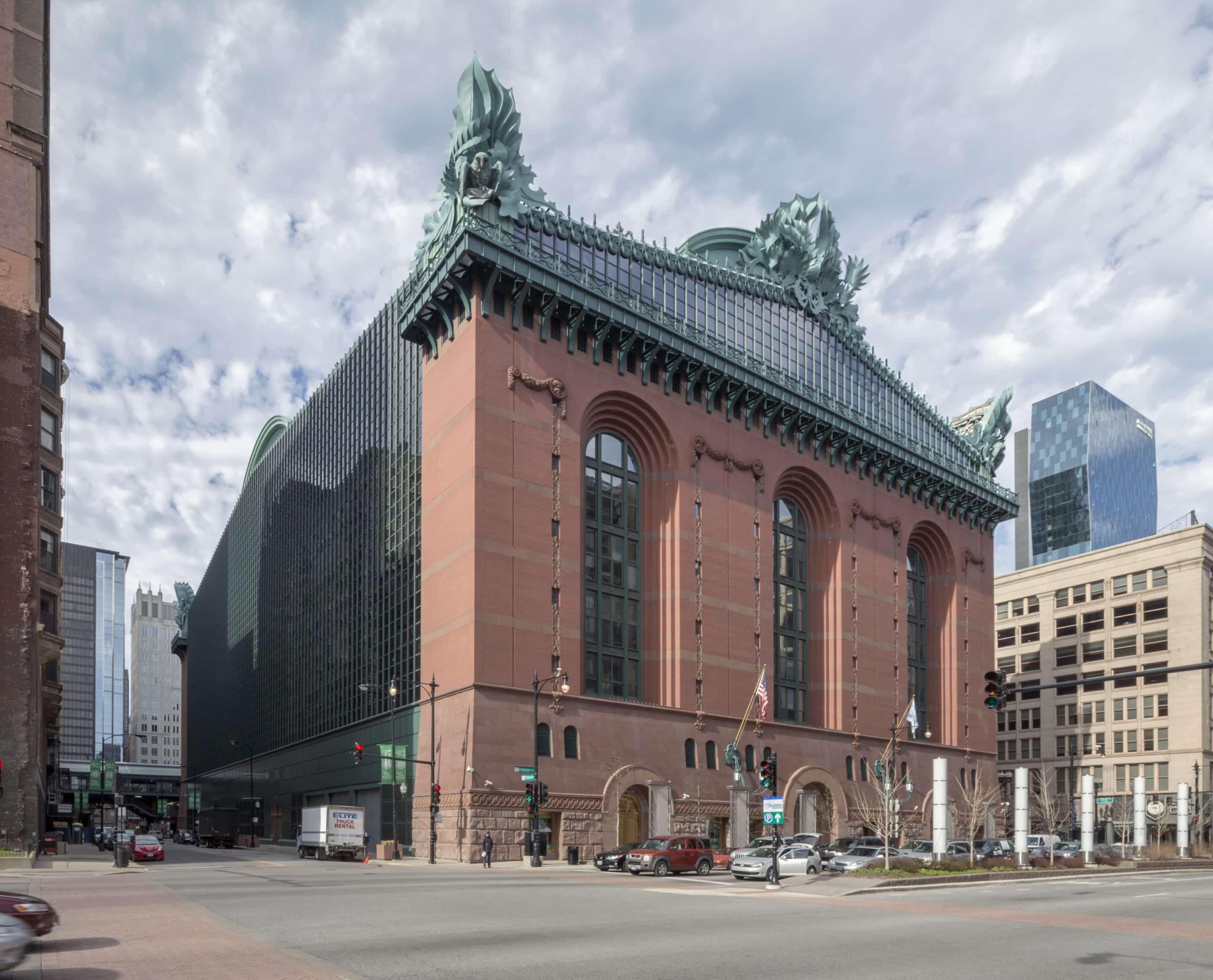 Harold Washington Library photographed in 2015, twenty-five years after manufacturing.