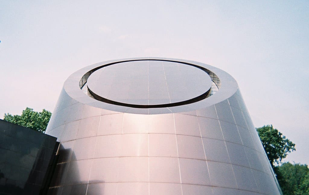 Viewers can align themselves with the roof from this angle and locate the North Star