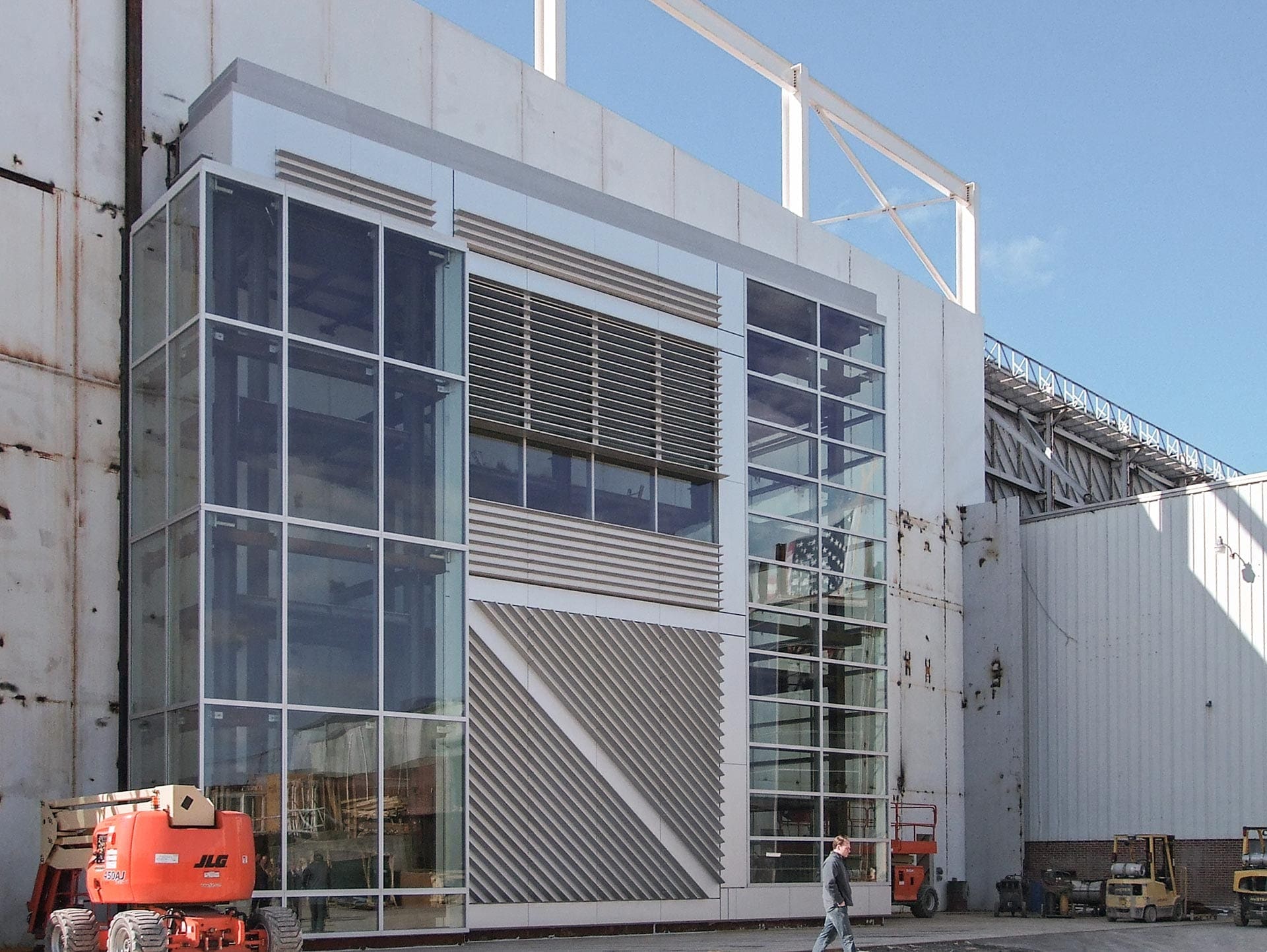 Zahner-produced mockup for wind-testing the Columbia facade system.