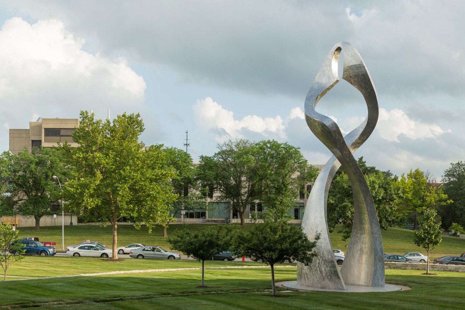 The stainless steel artwork rises 32' and sits on a base of the same material.