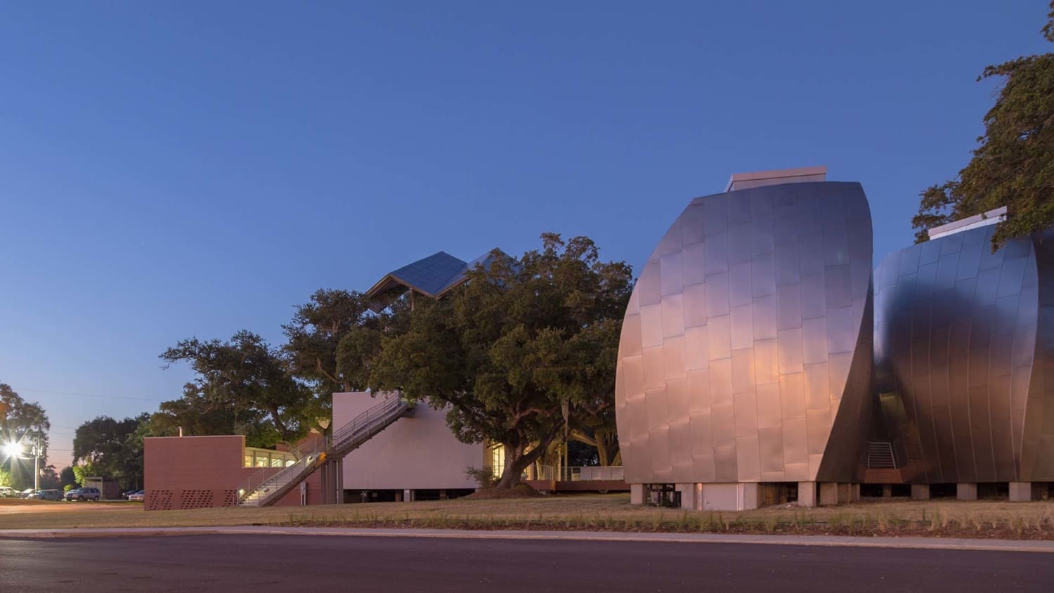 OHR O'KEEFE MUSEUM AT DUSK, FEATURING ANGEL HAIR STAINLESS STEEL AND ZEPPS TECHNOLOGY.