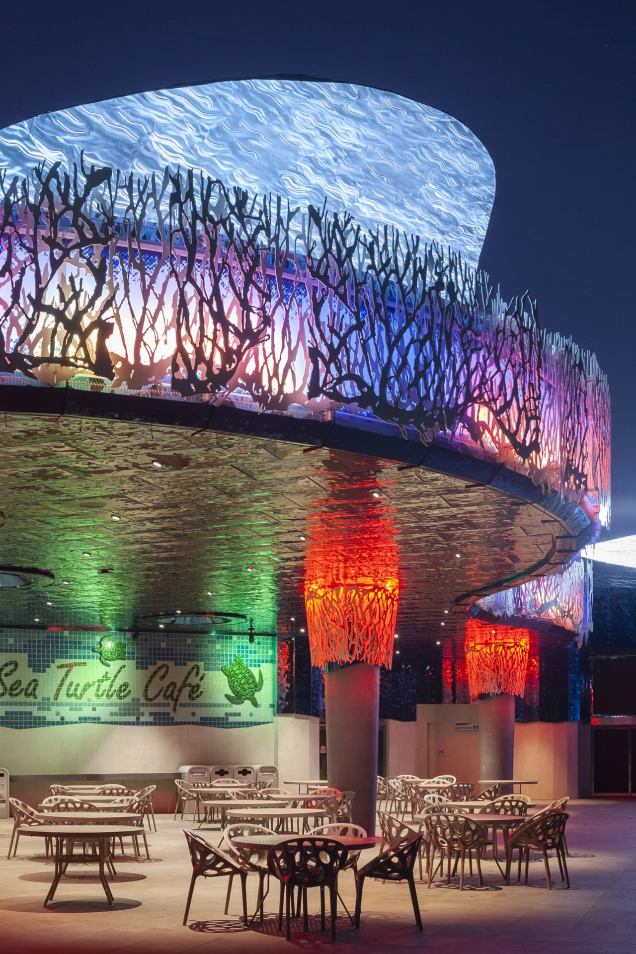 All elements of Zahner's scope are further emphasized at night time.