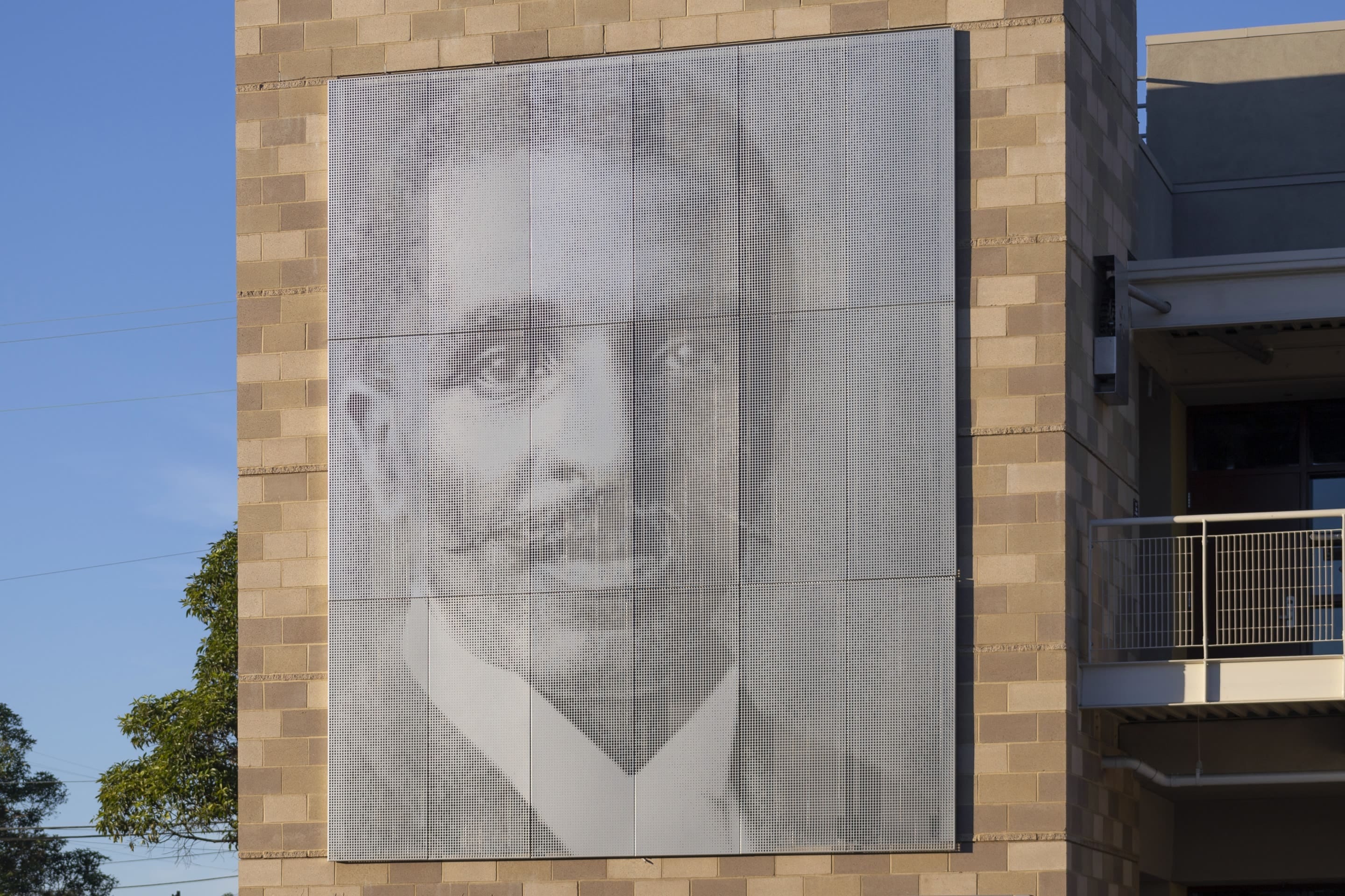 carver-c-sarah-tesfai-arko-9536 The Carver Elementary mural clads the south side of the classroom building, facing the playground.