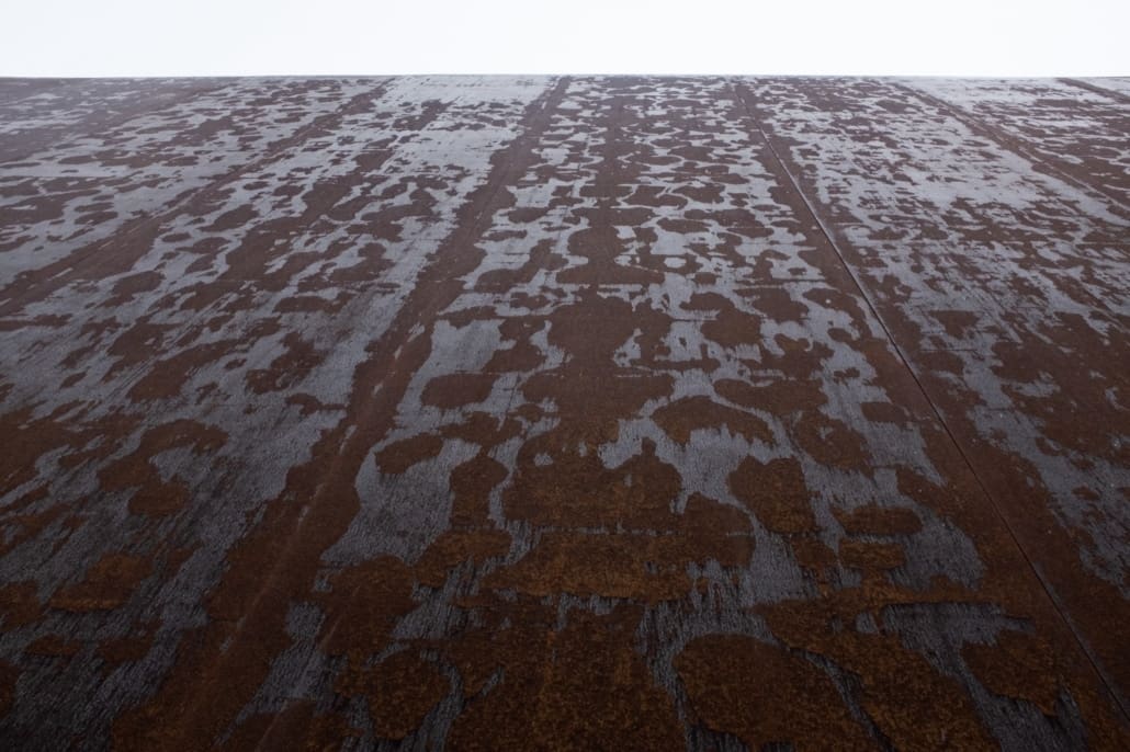 Detail view of the weathering pattern on the Corten facade of the Musée Soulages.