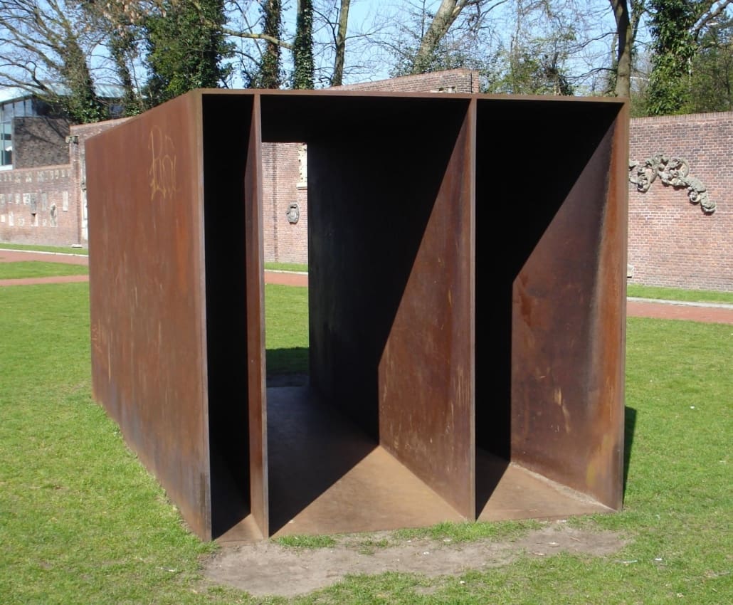 Denhaag_kunstwerk_Donald_Judd A 1982 untitled work in Corten steel by Donald Judd at Kunstmuseum Den Haag