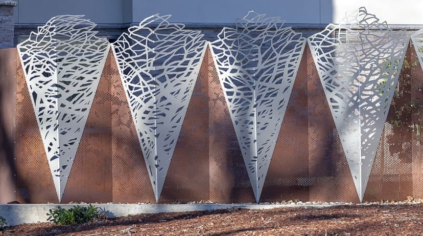 Designed by Norie Sato, “In the Fold” is an art installation and fence structure built out of Zahner’s Solanum Steel and “Frost White” anodized aluminum.