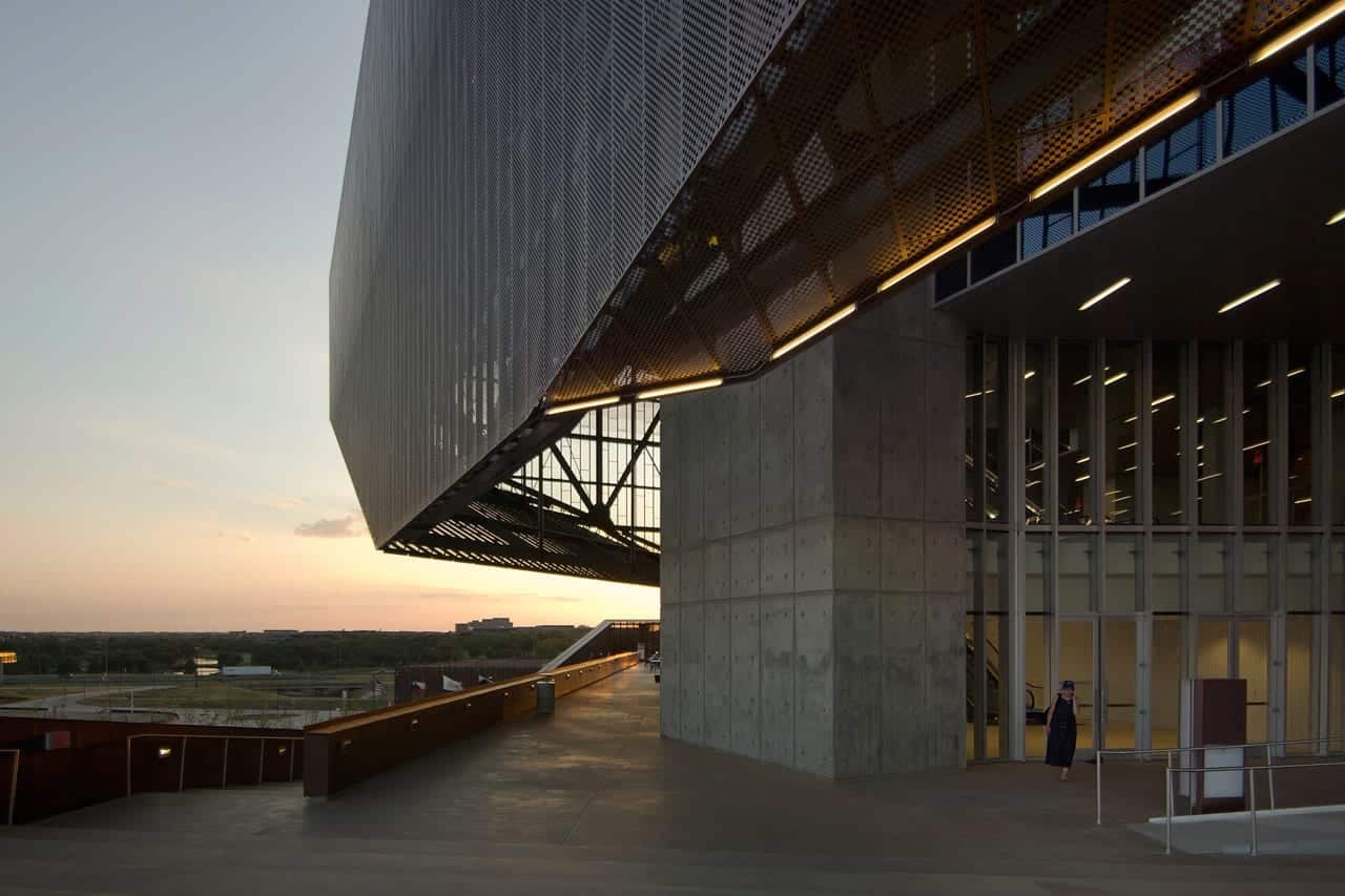 IRVING CONVENTION CENTER SUSTAINABLY DEVELOPED WITH A COPPER EXTERIOR.