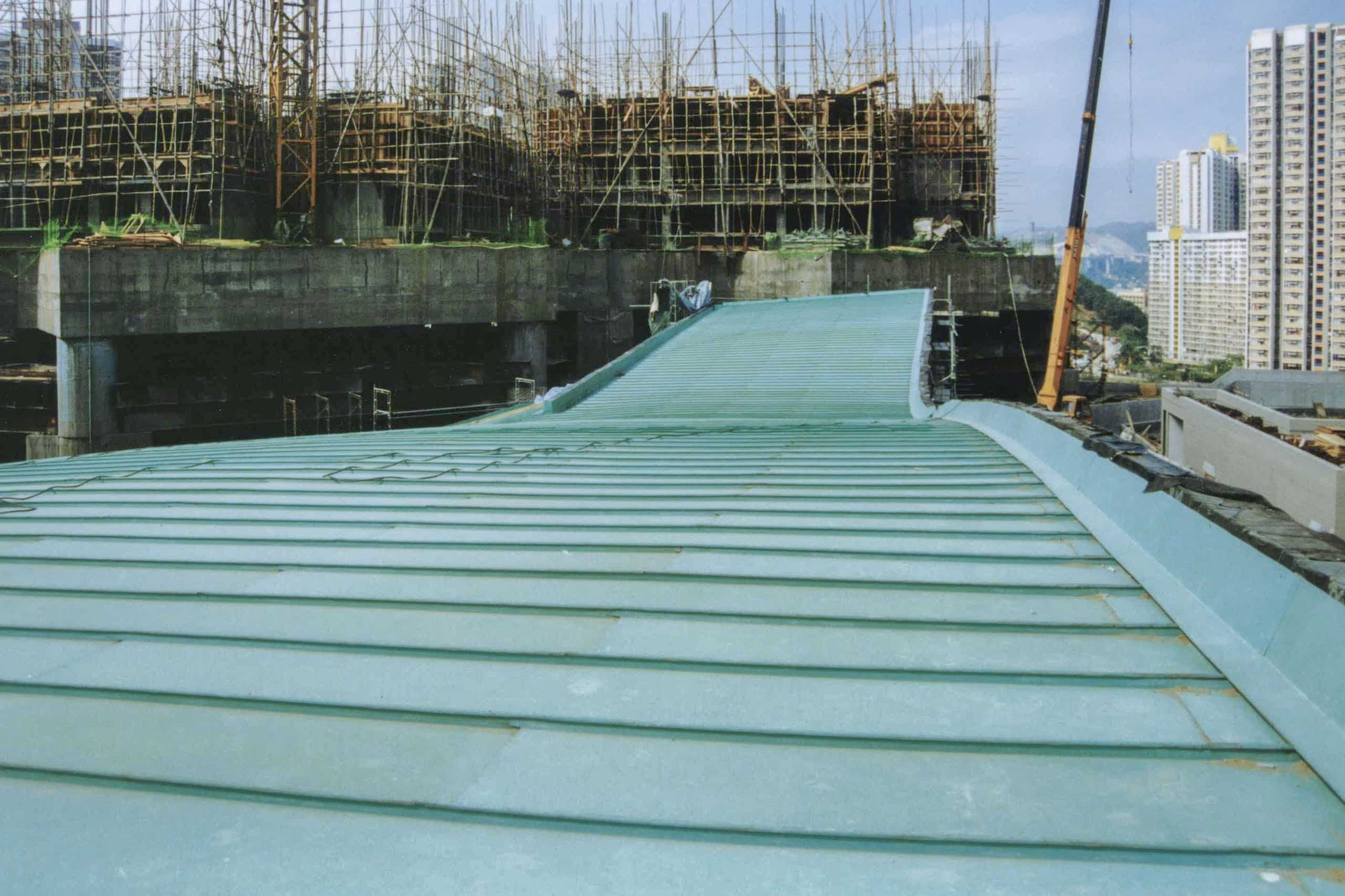 tsing-yi-station-03 CURVATURES ALONG THE PROFILE OF THE TSING YI STATION TERMINAL ROOF.