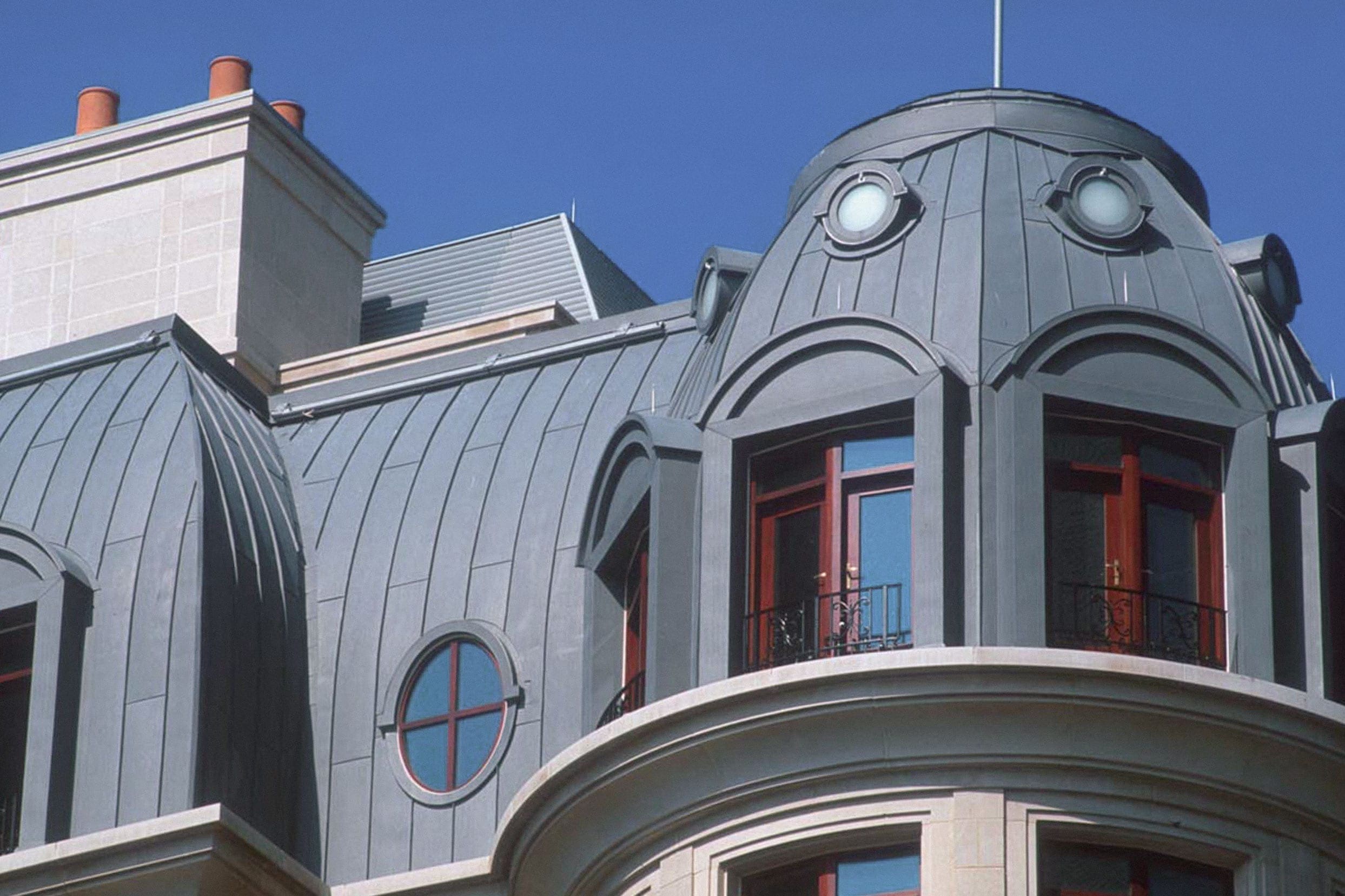 lucien-lagrange-65-east-goethe-13 65 E. Goethe Street, designed by Lucien Lagrange, features preweathered zinc cladding.