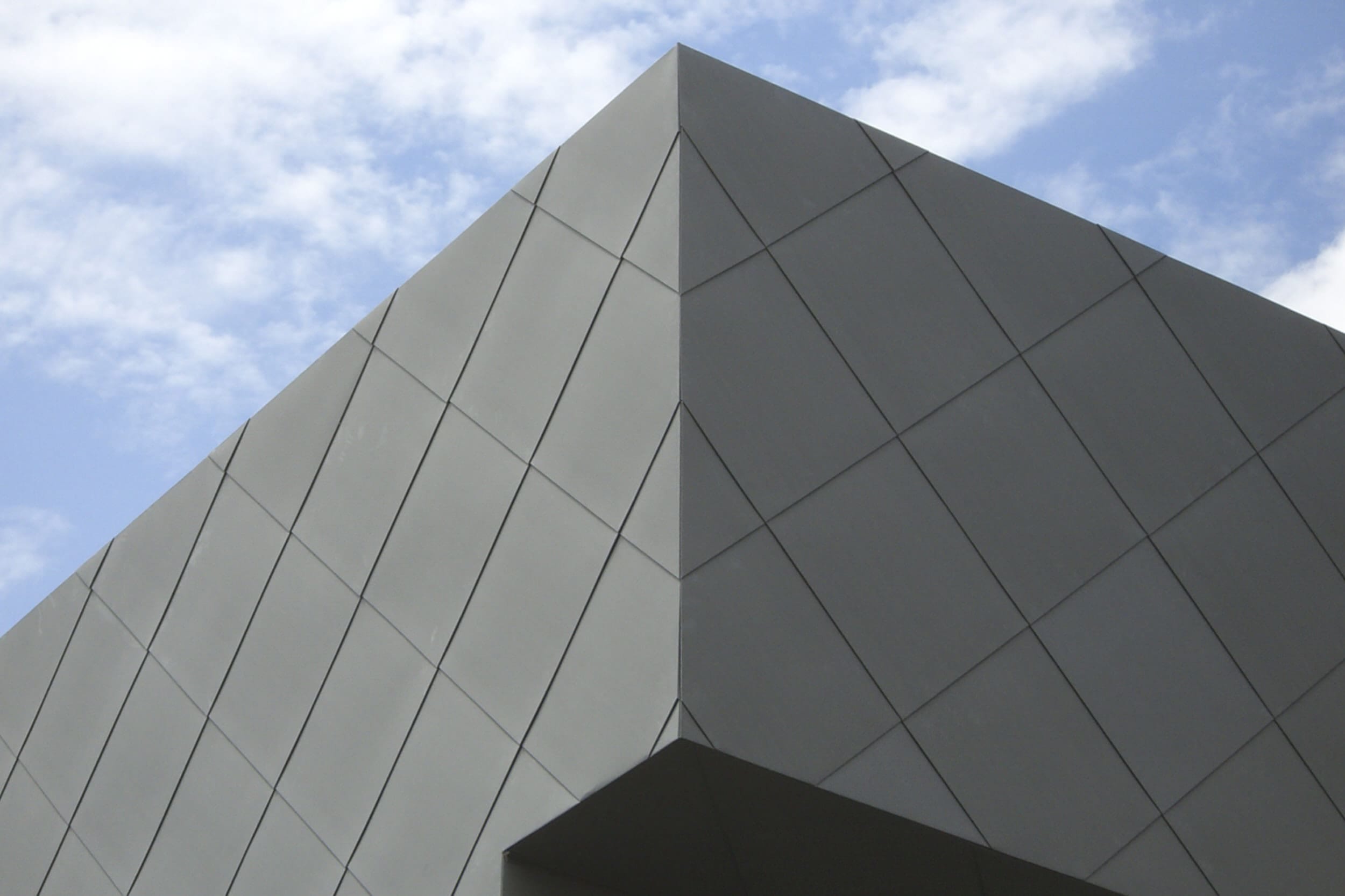 Detail of the Dodge Painting Building's zinc facade CORNER DETAIL OF THE ZINC FACADE ON THE DODGE PAINTING BUILDING AT KCAI