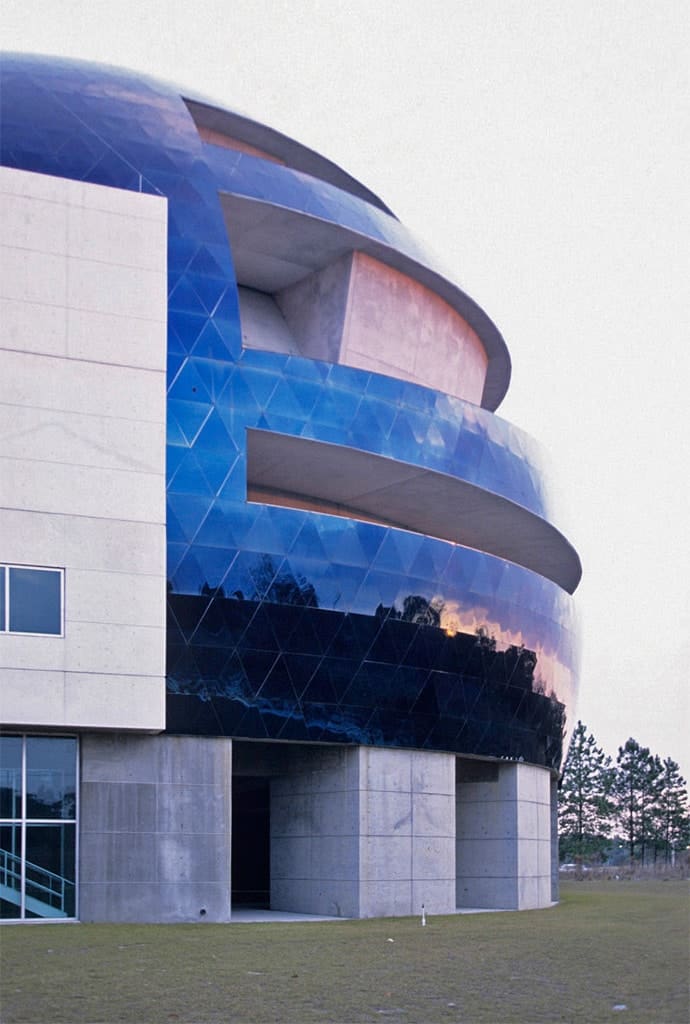 Predock's Museum of Science and Industry in Tampa, Florida was Zahner's first project to include dual curve surfaces.