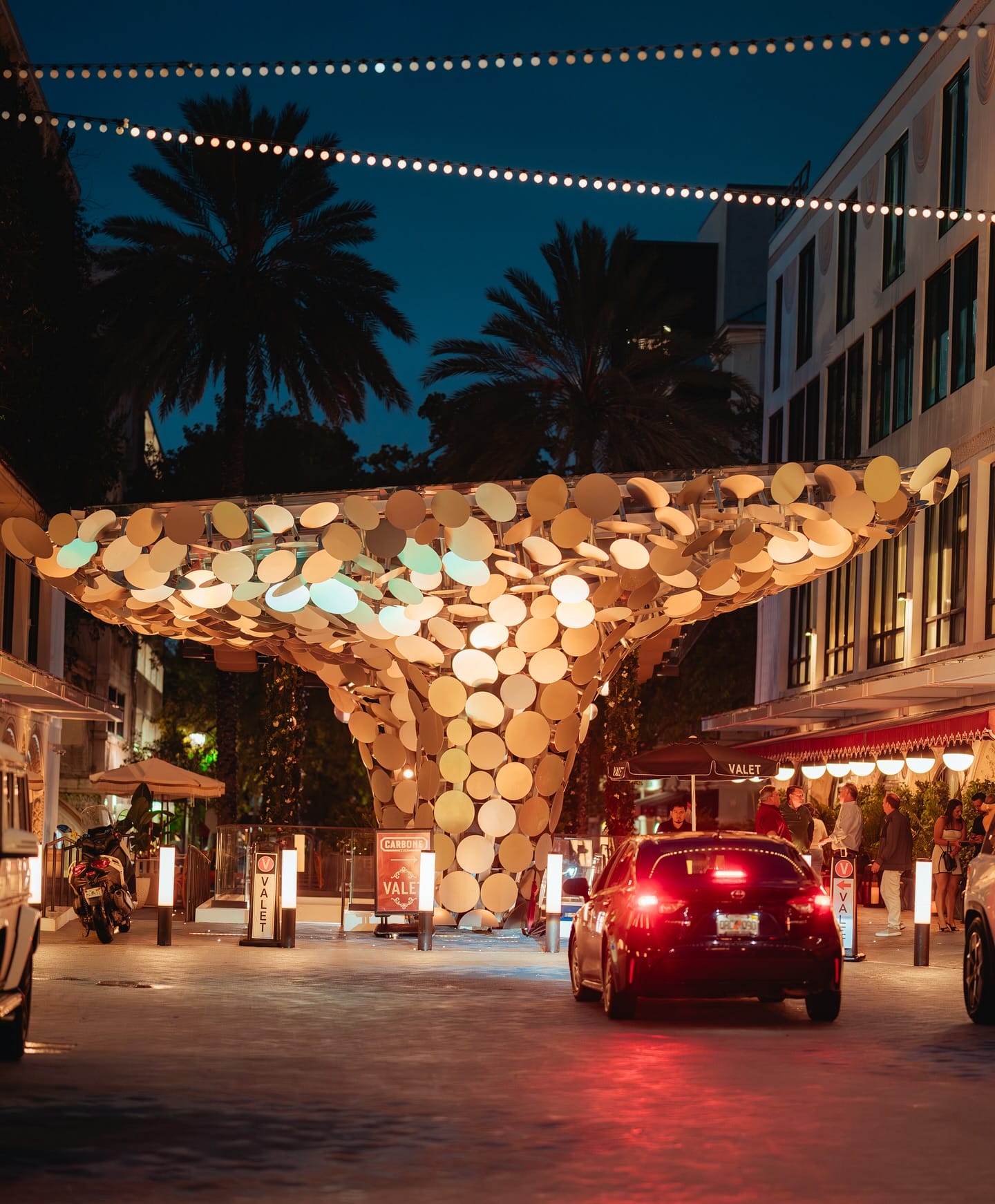 The ambient reflectivity of the Angel Hair Stainless Steel discs results in a soft glow at night.